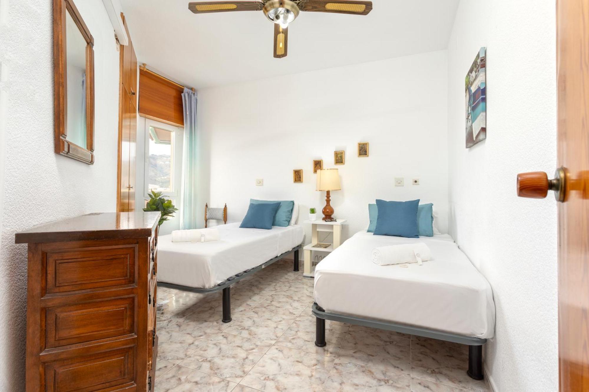 1003 - Seafront Apartment On El Paseo - Air Conditionning - Wi-Fi - Smart Tv Almunecar Exterior photo