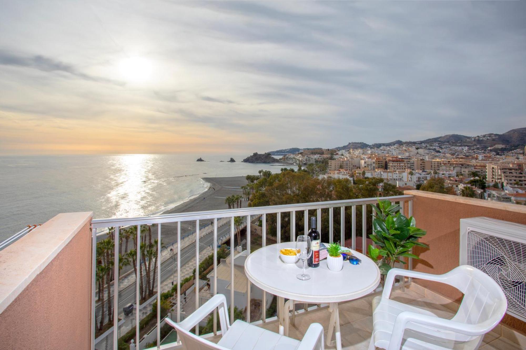 1003 - Seafront Apartment On El Paseo - Air Conditionning - Wi-Fi - Smart Tv Almunecar Exterior photo
